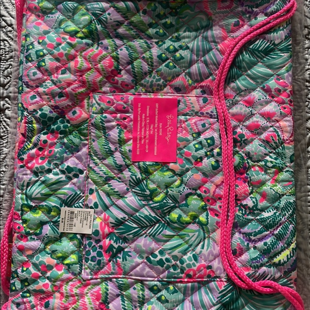 NWT GWP Quilted Workout Bag 13.78L x 17.72H
NWT GWP Quilted Pouch 11.0L x 8.0H